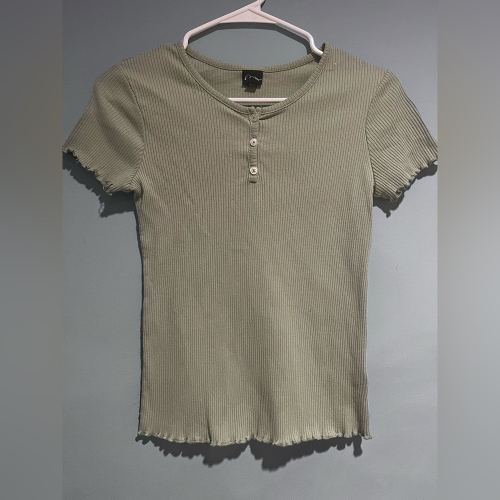 Olive Green Fitted T-shirt with Lettuce